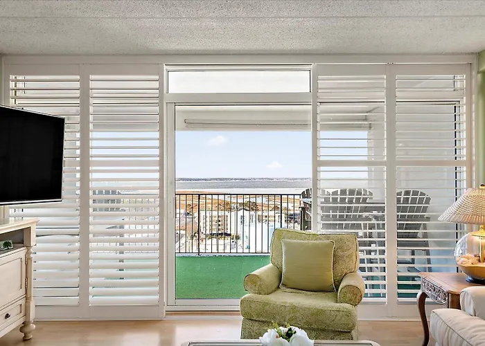 Towers-spacious 3 Bedroom Unit With Bayside Views And Indoor Pool! *