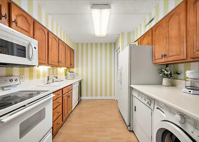Towers-spacious 3 Bedroom Unit With Bayside Views And Indoor Pool! Ocean Stadt