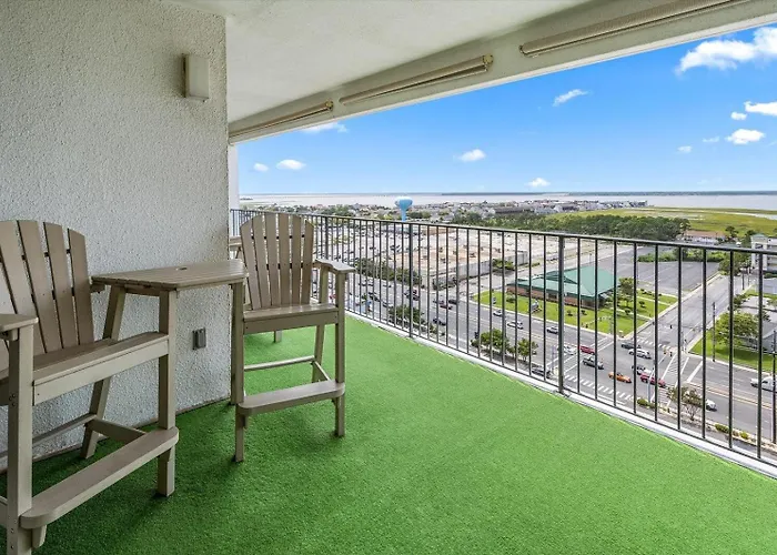 Towers-spacious 3 Bedroom Unit With Bayside Views And Indoor Pool!