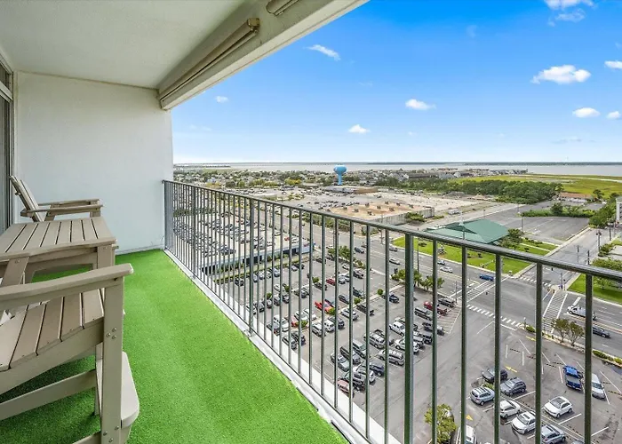Towers-spacious 3 Bedroom Unit With Bayside Views And Indoor Pool!