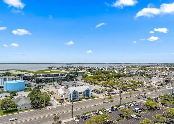Towers-spacious 3 Bedroom Unit With Bayside Views And Indoor Pool! *