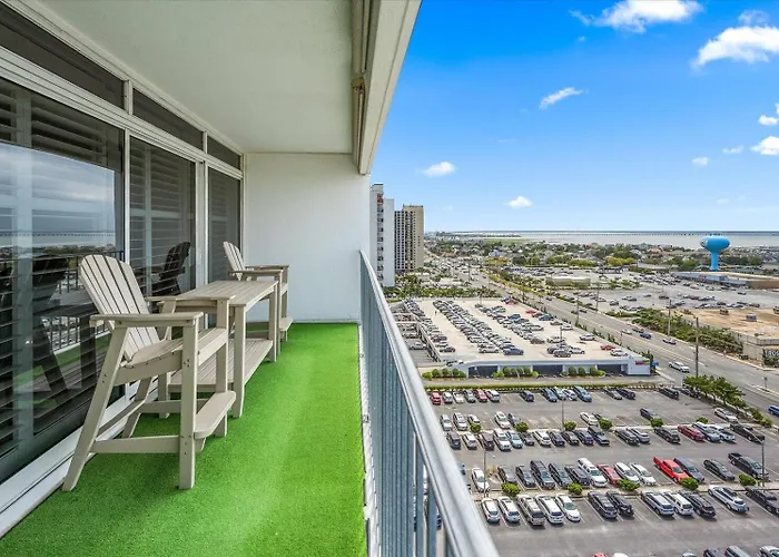 Towers-spacious 3 Bedroom Unit With Bayside Views And Indoor Pool!