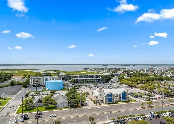 Towers-spacious 3 Bedroom Unit With Bayside Views And Indoor Pool!