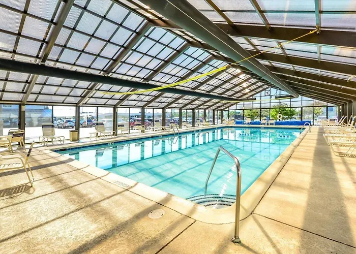 Towers-spacious 3 Bedroom Unit With Bayside Views And Indoor Pool! *