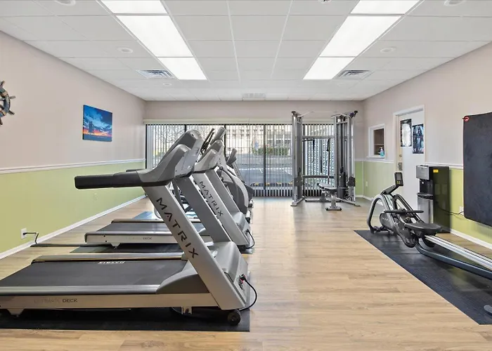 Towers-spacious 3 Bedroom Unit With Bayside Views And Indoor Pool! *